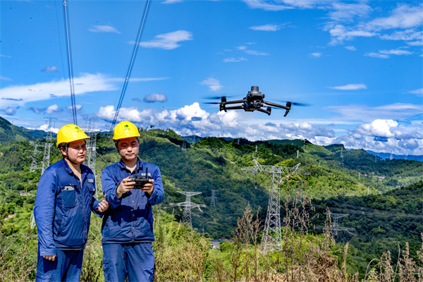國網(wǎng)重慶超高壓公司:科技護航輸電線路安全運行